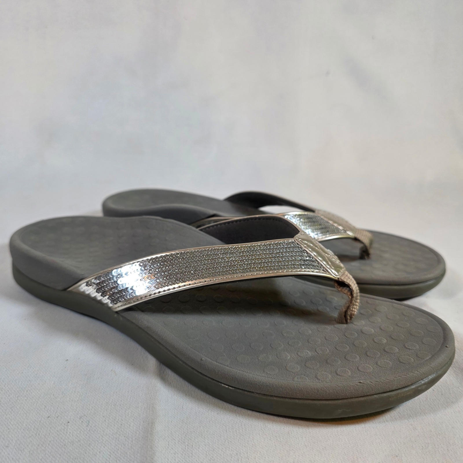 Vionic Tide Sequins Grey Silver Orthotic Flip Flop Sandals Womens 9 Comfort Glam